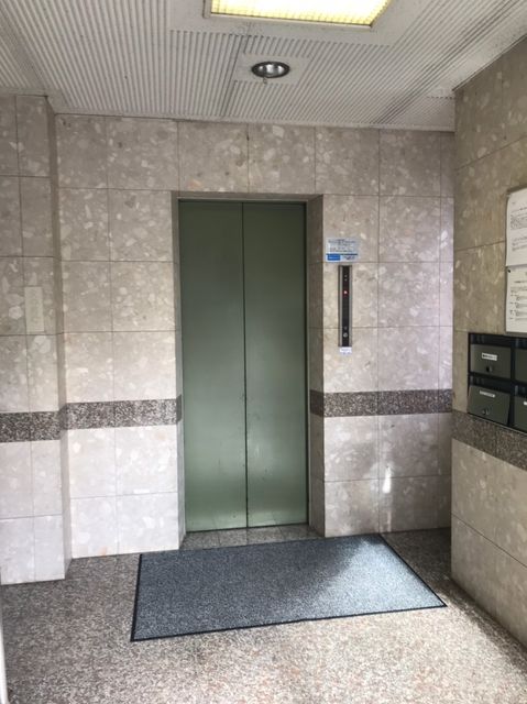 和波ビル　エレベーターホール